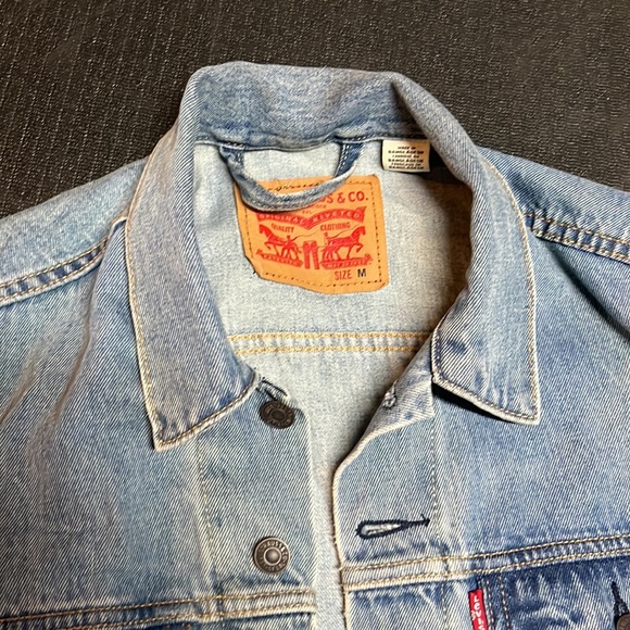 Levi’s Trucker Jacket - Picture 2 of 4